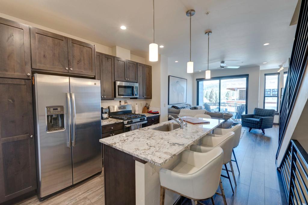 Downtown Luxury Villa #296 Near Resort With Rooftop Hot Tub - FREE Activities Daily, WiFi & Shuttle - thumb 3
