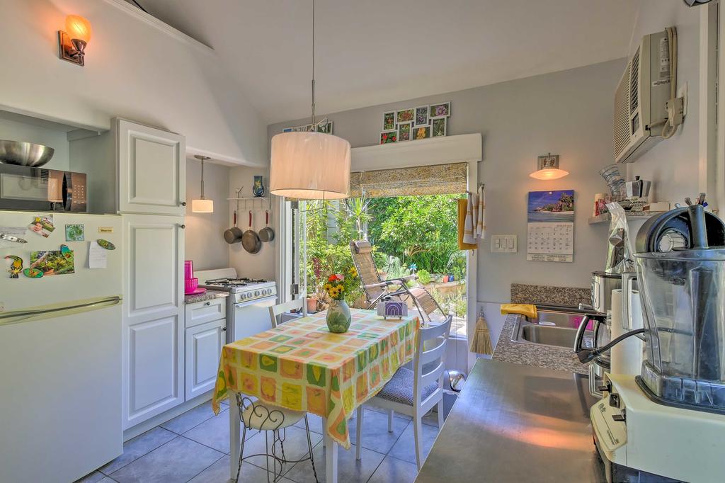 Downtown Orange Cottage W/ Garden & Hot Tub! - thumb 2