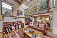 Downtown Red Hawk by Inger Jirby - Steps to Plaza Duplex USA Accommodation