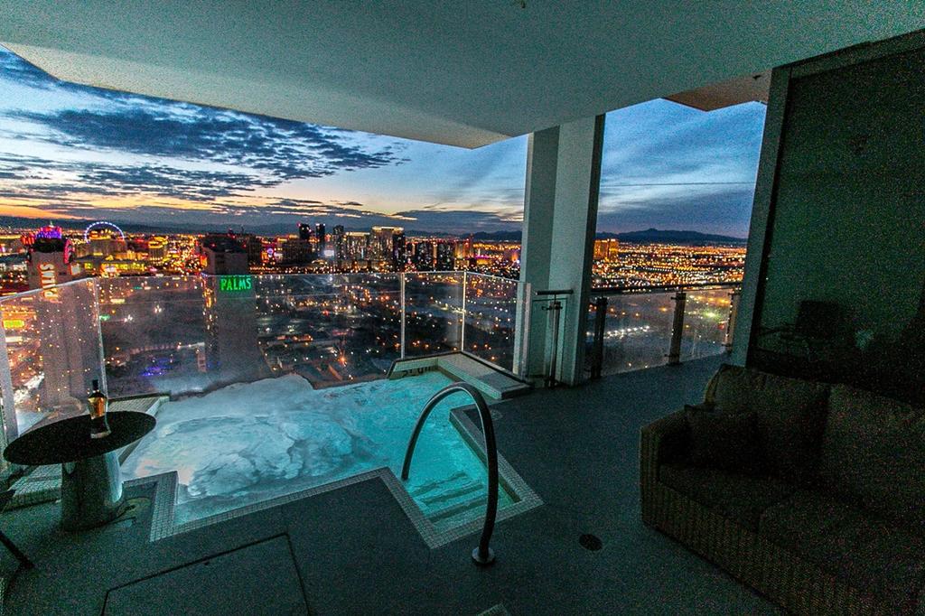 Dream Penthouse At Palms Place - thumb 0
