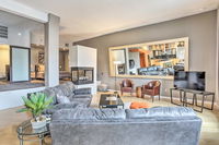 Dwtn Condo Walk to Stadiums Museums Bars  More Tourism Bookings