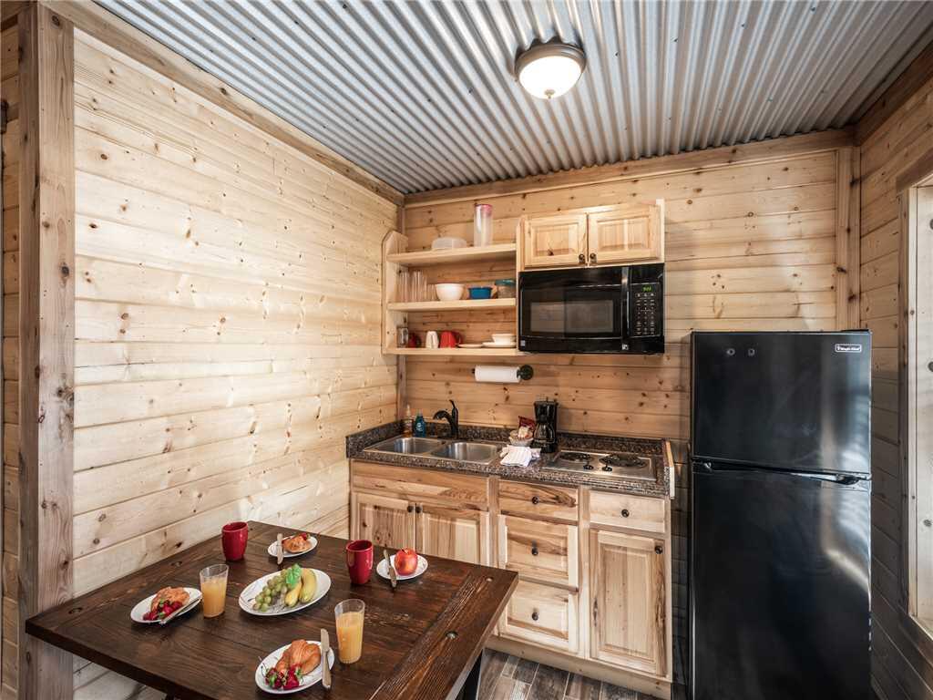 Eagle Creek Cabin 3, Grill, Kitchenette, Fire Pit, Sleeps 4 - thumb 3