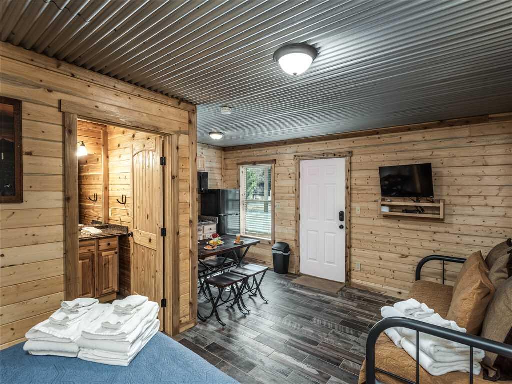 Eagle Creek Cabin 3, Grill, Kitchenette, Fire Pit, Sleeps 4 - thumb 2