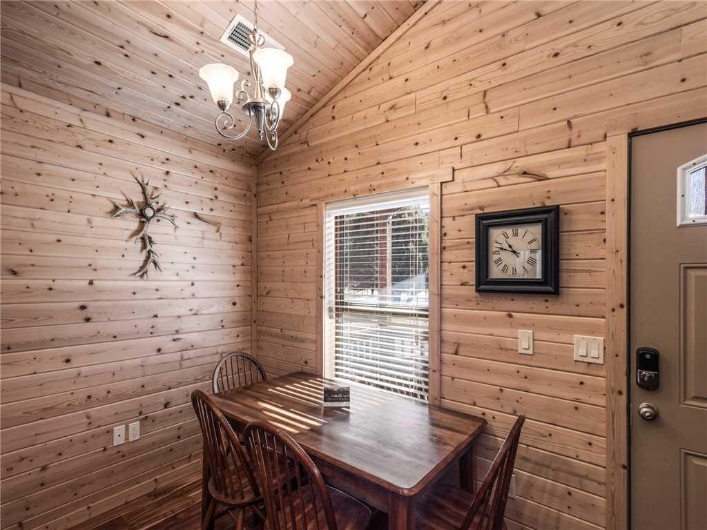 Eagle Creek Cabin 5, 1 Bedroom, Hot Tub, Grill, Fire Pit, Sleeps 4 - thumb 3