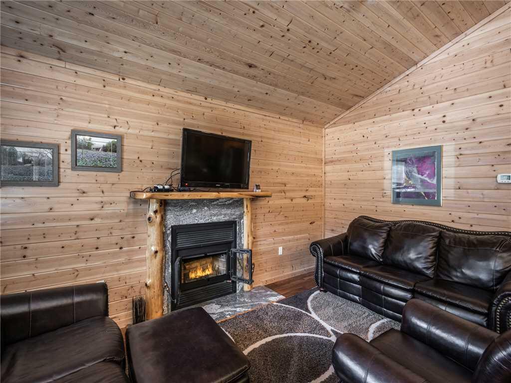 Eagle Creek Cabin 5, 1 Bedroom, Hot Tub, Grill, Fire Pit, Sleeps 4 - thumb 1