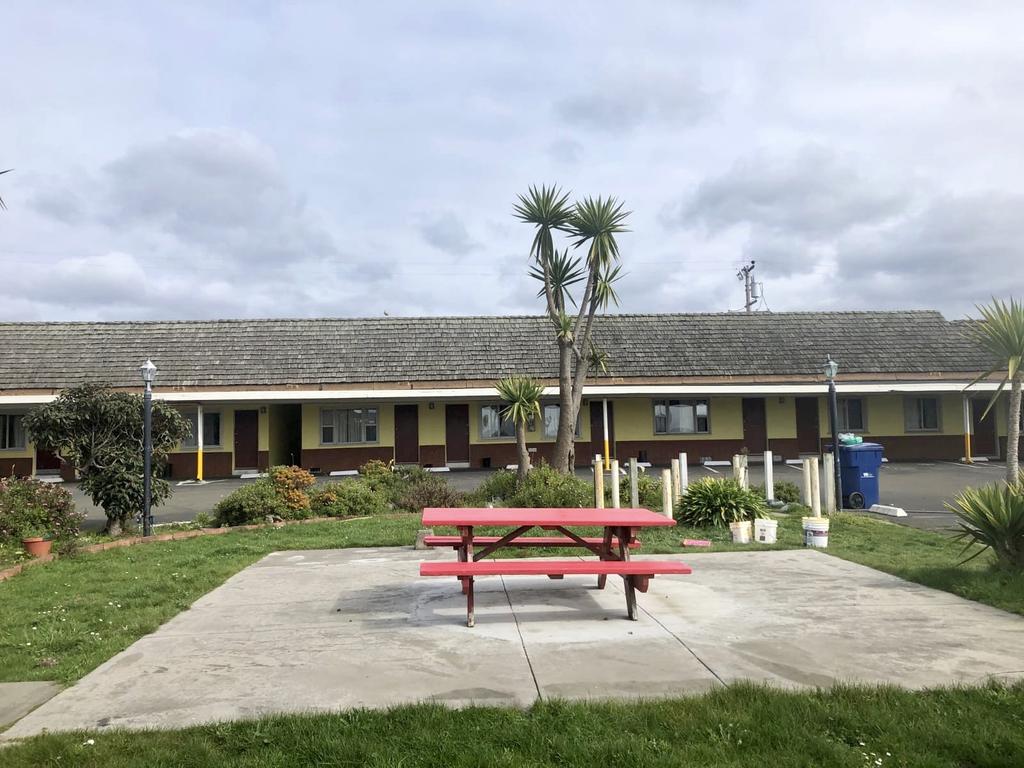 Ebb Tide Lodge - thumb 1