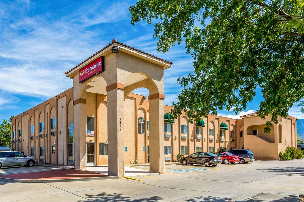 Econo Lodge Inn & Suites - thumb 0