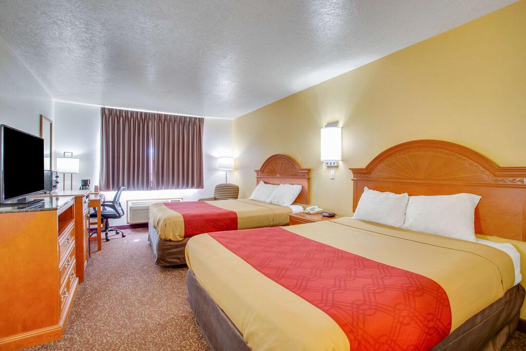 Econo Lodge Inn & Suites - thumb 3