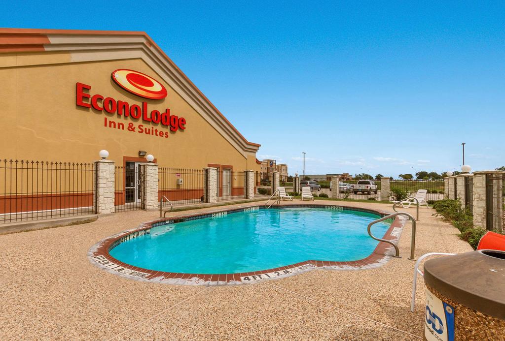 Econo Lodge Inn & Suites Bridgeport - thumb 1