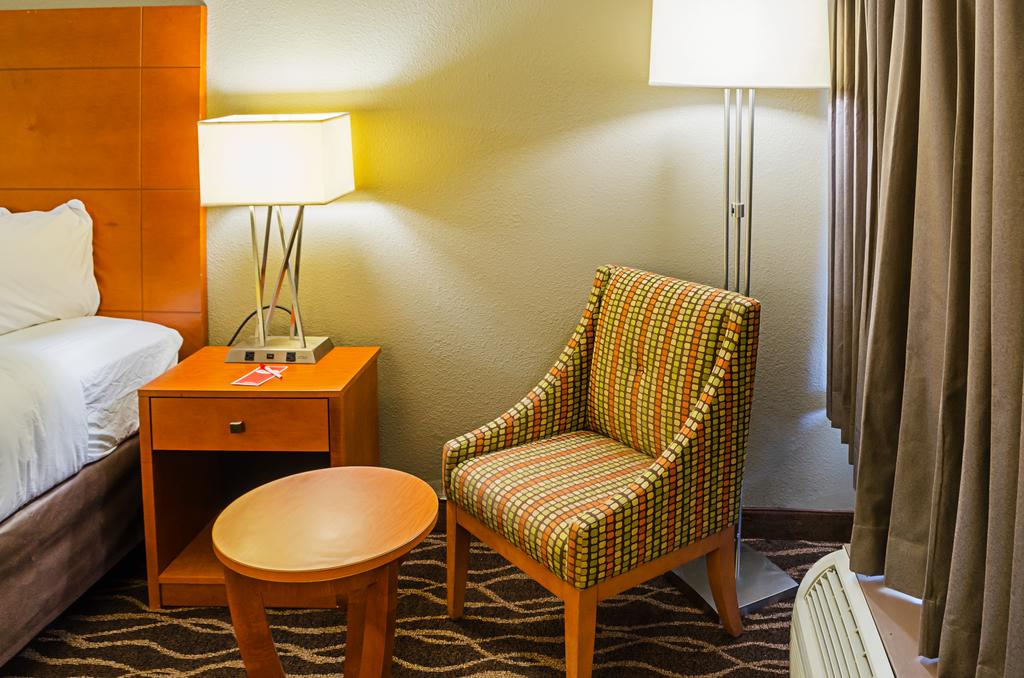 Econo Lodge Inn & Suites I-95 By Choice Hotels 30 Item Hot Breakfast Buffet Starting At 4AM - thumb 1