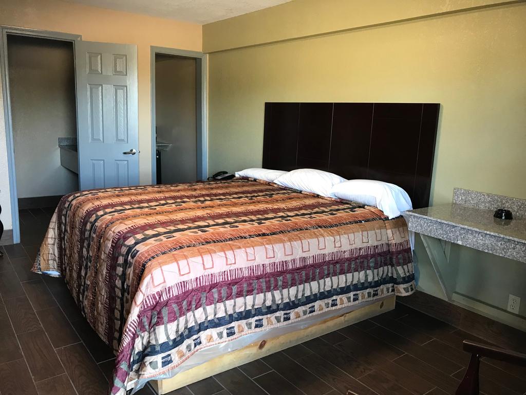 Economy Inn - thumb 1