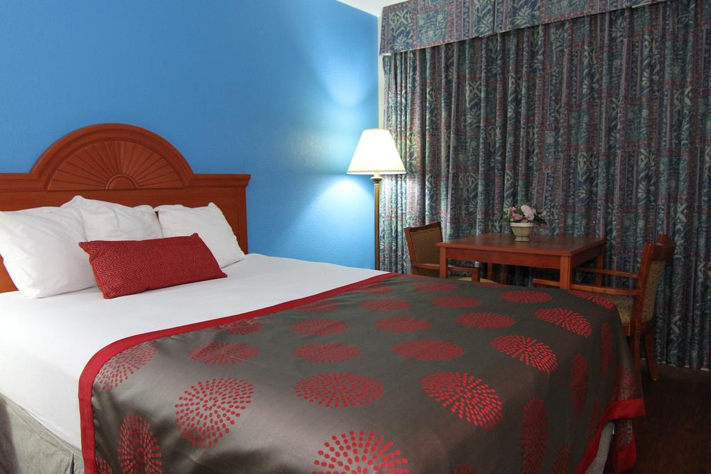 Economy Inn & Suites - thumb 1