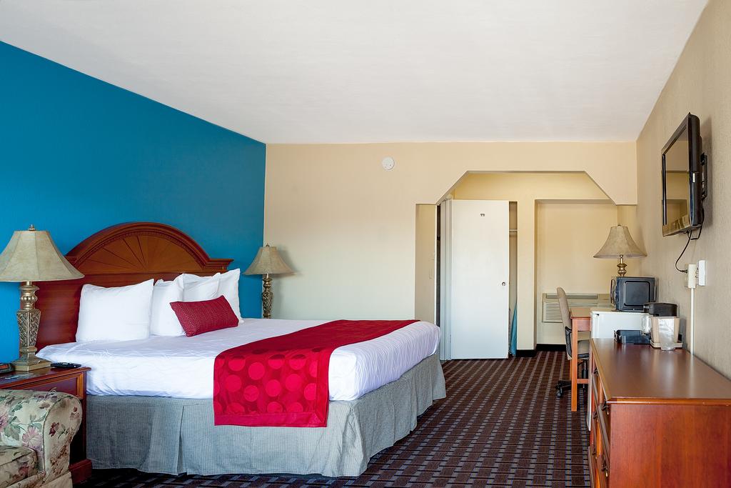 Economy Inn & Suites - thumb 2