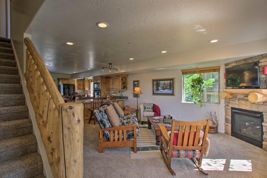 Eden Condo With Balcony, Fireplace And Mtn Views! - thumb 3
