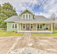 Elegant  Spacious Home 18 Mi to Lake Norman - Tourism Bookings