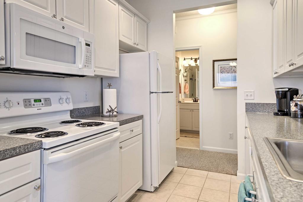 Elegant Coastal Resort Condo Minutes To Beaches! - thumb 3
