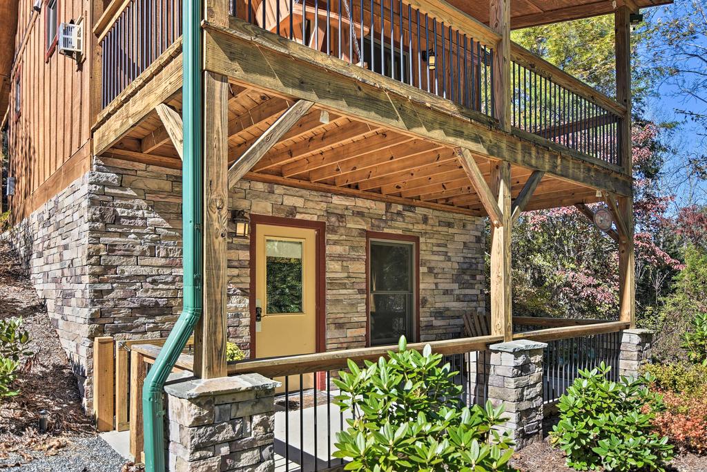 Elk Path Cabin With Hot Tub And Deck-15 Mi To Asheville - thumb 0