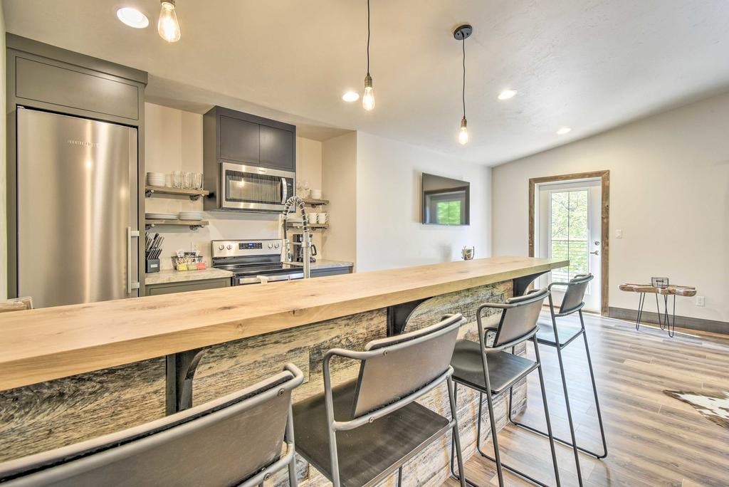 Elkhart Lake Townhome, Mins To Road America! - thumb 3