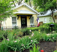 Elm Street Cottage - 2 blocks to Downtown Square USA Accommodation
