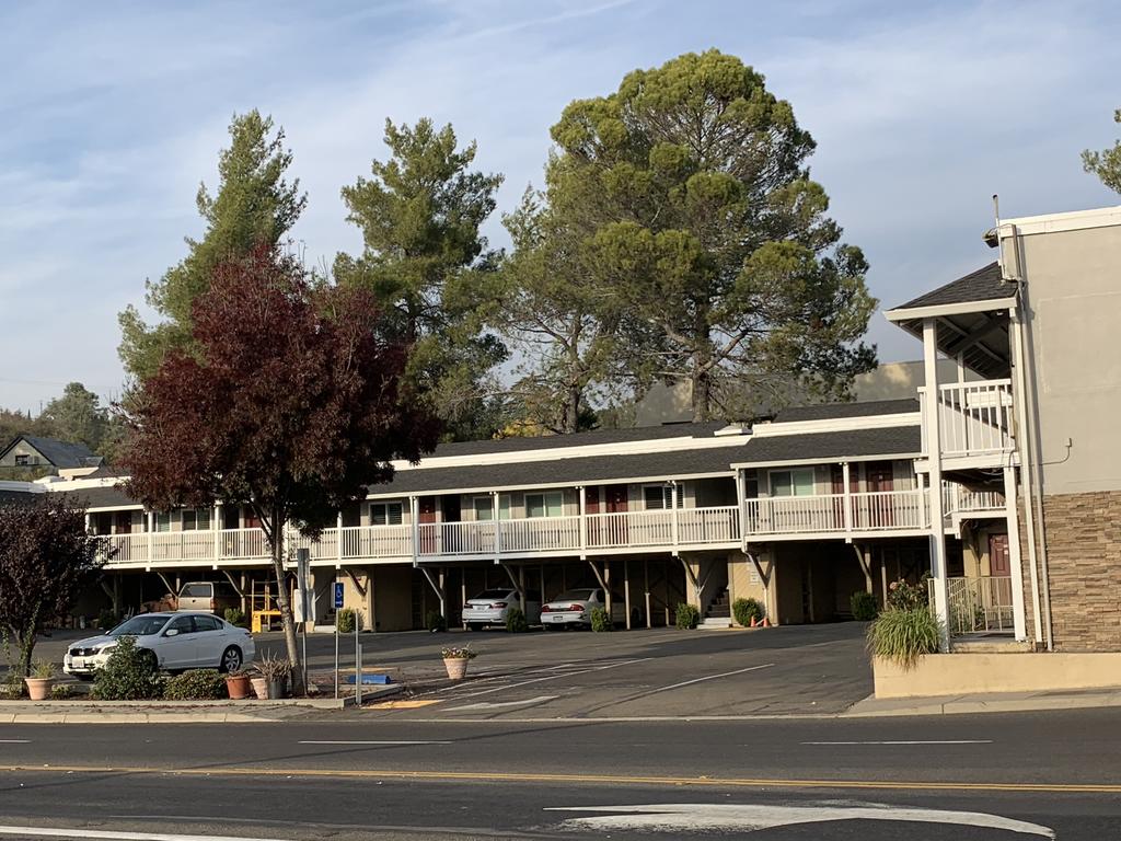 Elmwood Motel - thumb 3
