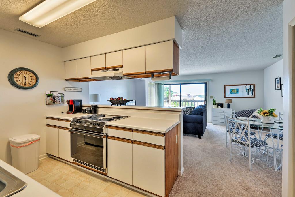 Emerald Isle Condo With Pool And Ocean Views! - thumb 3