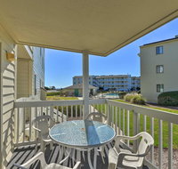 Emerald Isle Resort-Style Condo - Walk to Beaches - USA Accommodation