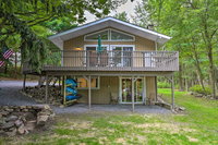 Emerald Lakes Resort Home with Deck  Large Yard USA Accommodation