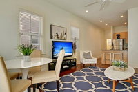 Entire 3BD/2.5BA Luxury Home 2 blocks from King St Tourism Bookings