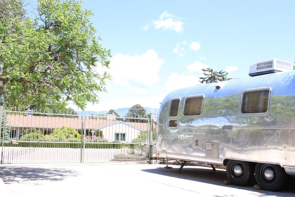 Ernest The Airstream - thumb 1