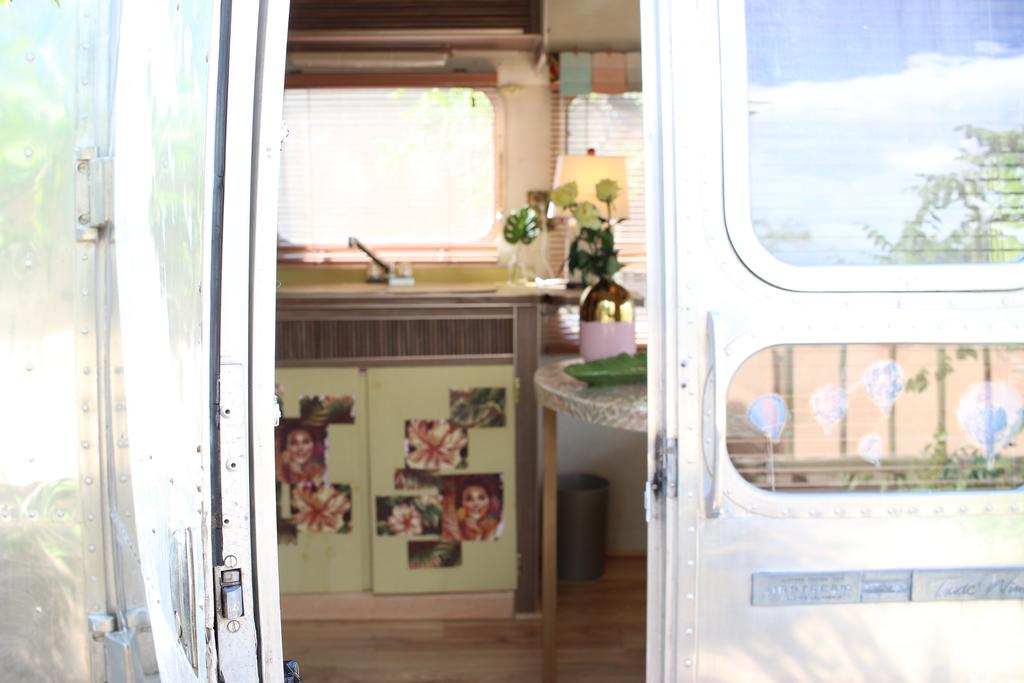 Ernest The Airstream - thumb 3