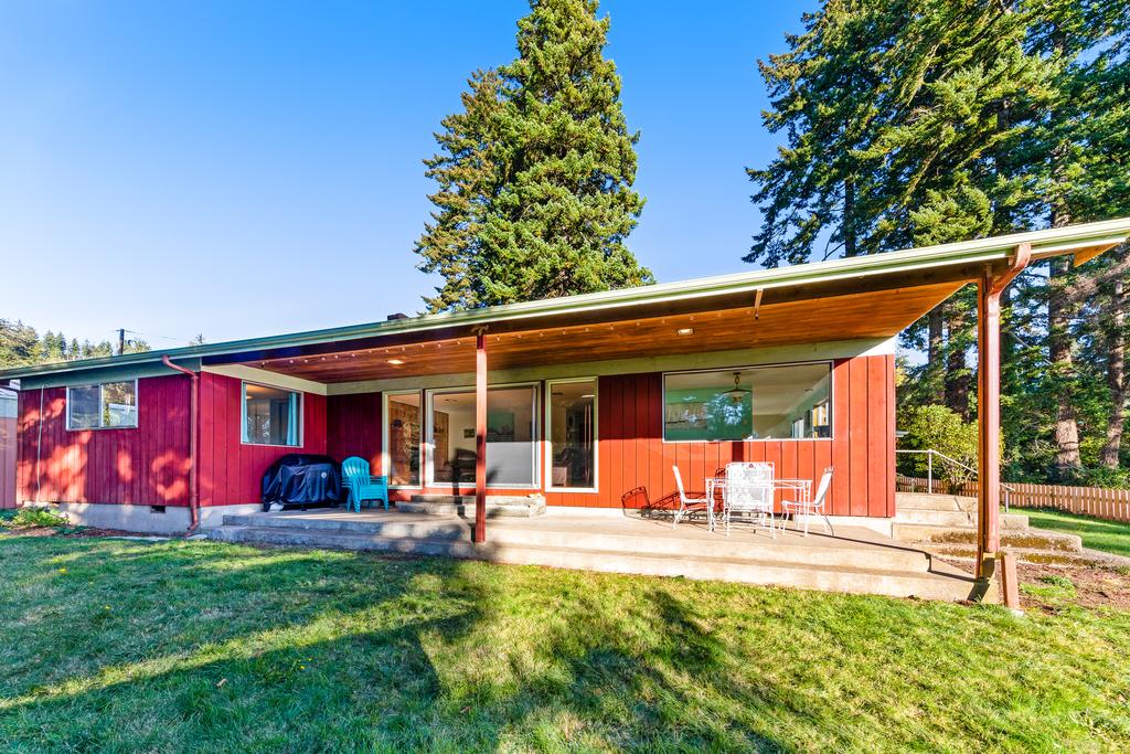 Escape At Yaquina Bay - thumb 2