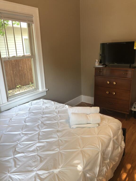 Exclusive Home Perfectly Situated For All Guests!! - thumb 3