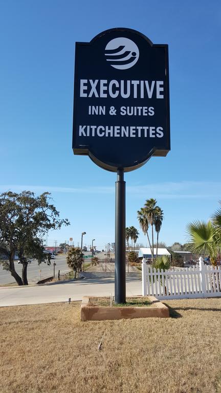 Executive Inn & Suites - thumb 1