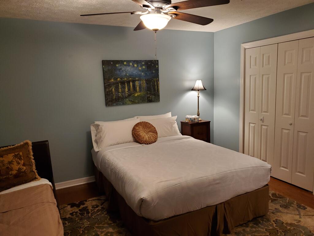 Executive Luxury Furnished House Centrally Located In Panama City, FL - thumb 3