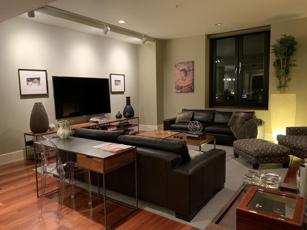 Executive Suite In Downtown Strip - thumb 1