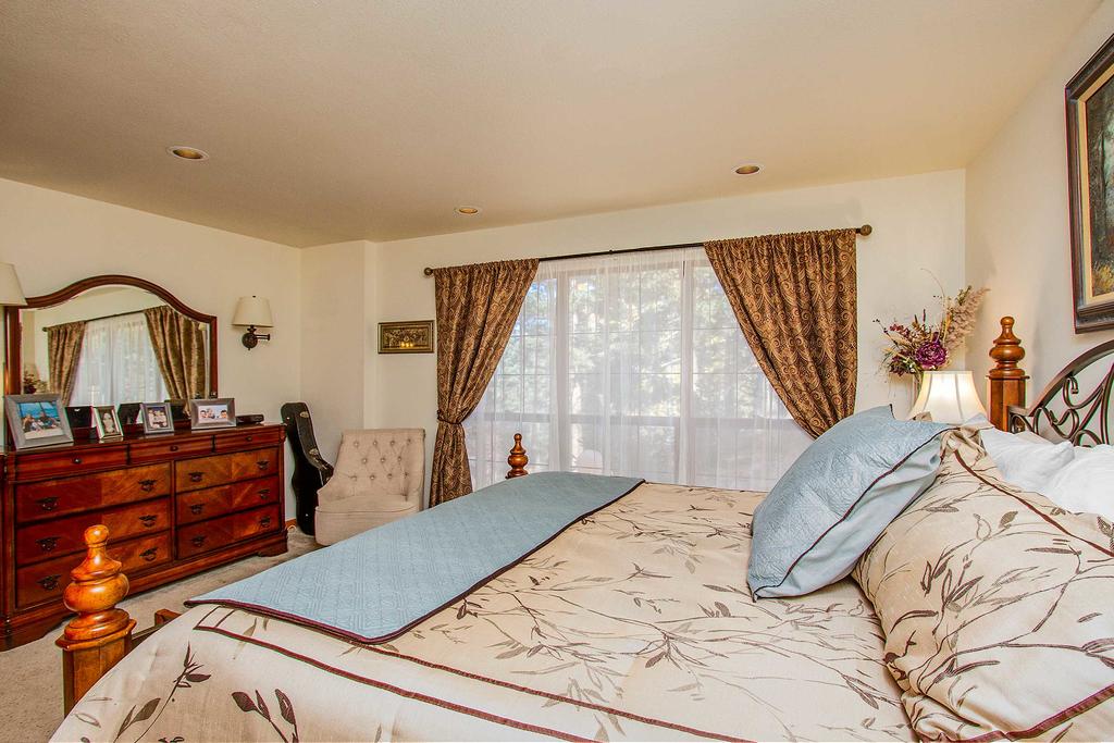 Expansive Mountain Retreat With Views Of Pikes Peak! - thumb 3