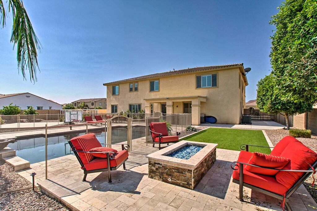 Expansive Queen Creek Home With Pool & Fire Pit - thumb 0