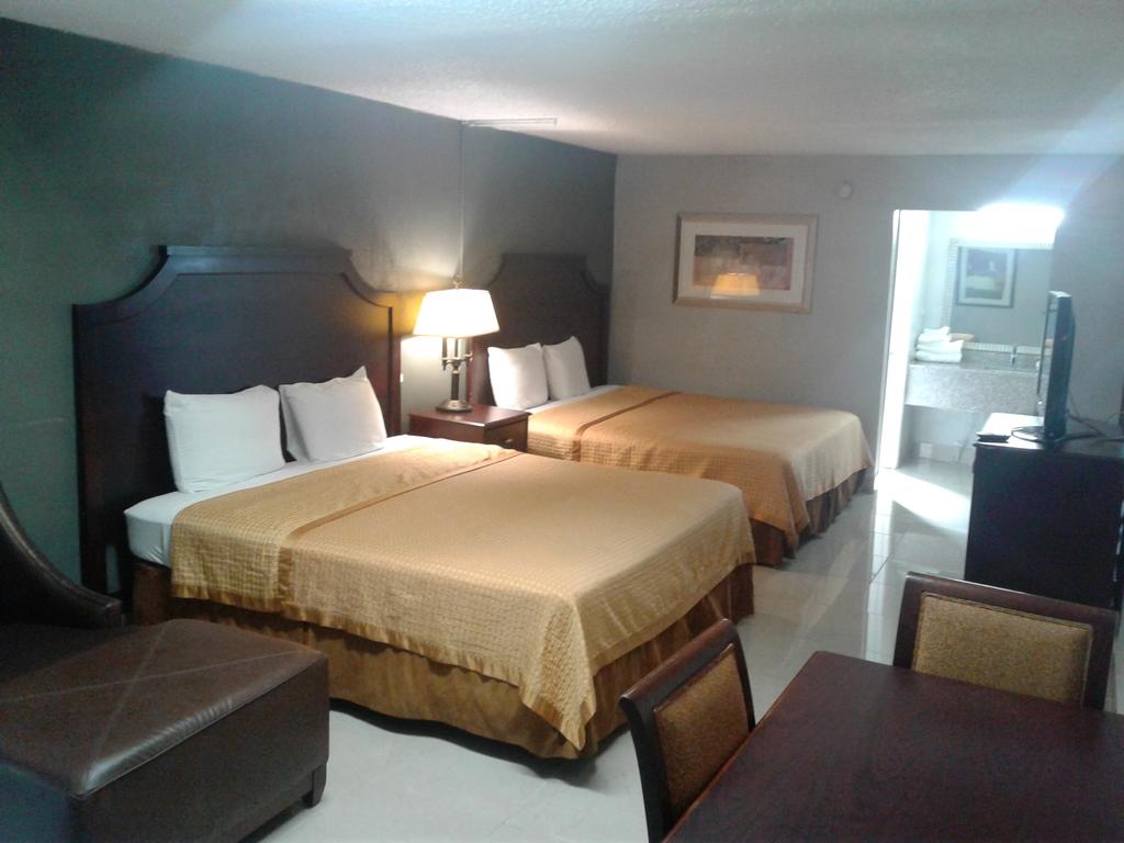 Express Inn & Suites - 5 Miles From St Petersburg Clearwater Airport - thumb 3