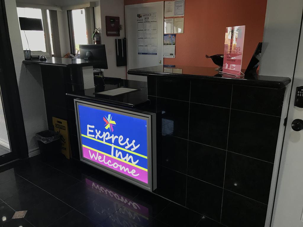 Express Inn Tomball - thumb 1