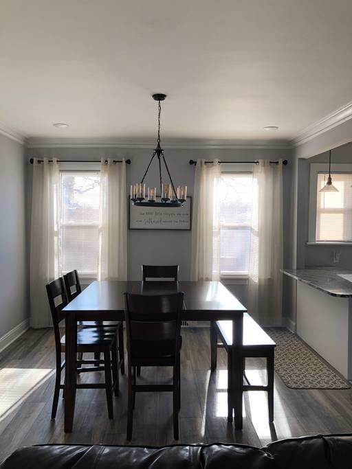 Exquisite + Private Colonial House - thumb 3
