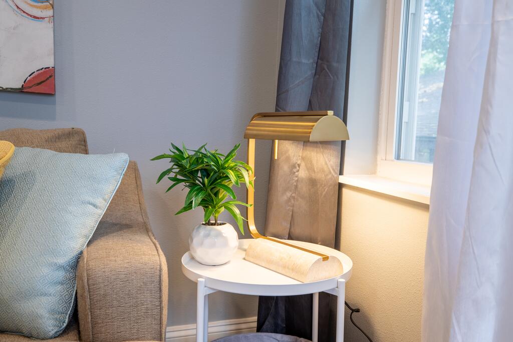 Exquisite 1BR/1BA + Kitchen - Historic C-Street - thumb 1
