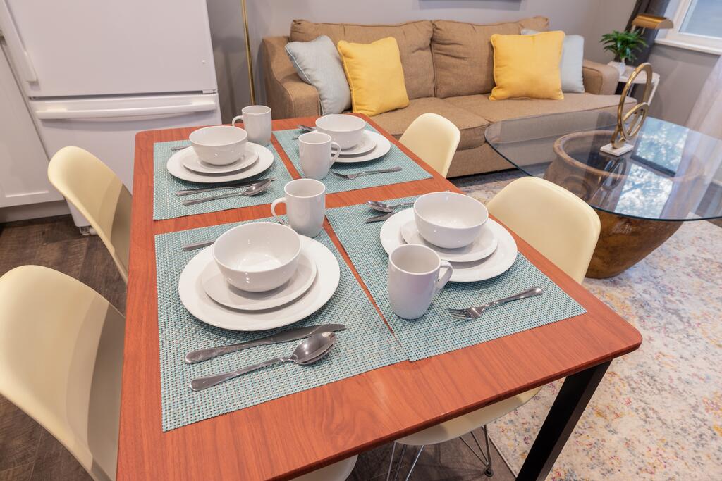 Exquisite 1BR/1BA + Kitchen - Historic C-Street - thumb 2