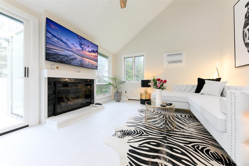 Exquisite 3BDR Condo @ Hilltop Great Location Under Complete Renovation - thumb 1