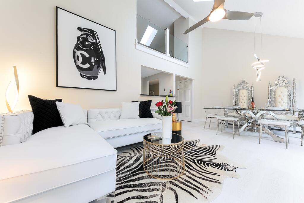 Exquisite 3BDR Condo @ Hilltop Great Location Under Complete Renovation - thumb 0