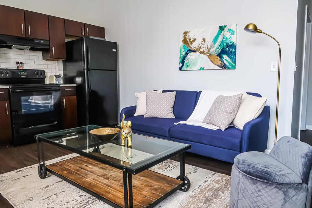 Extraordinary 1BR/1BA + Kitchen - Downtown KC - thumb 2