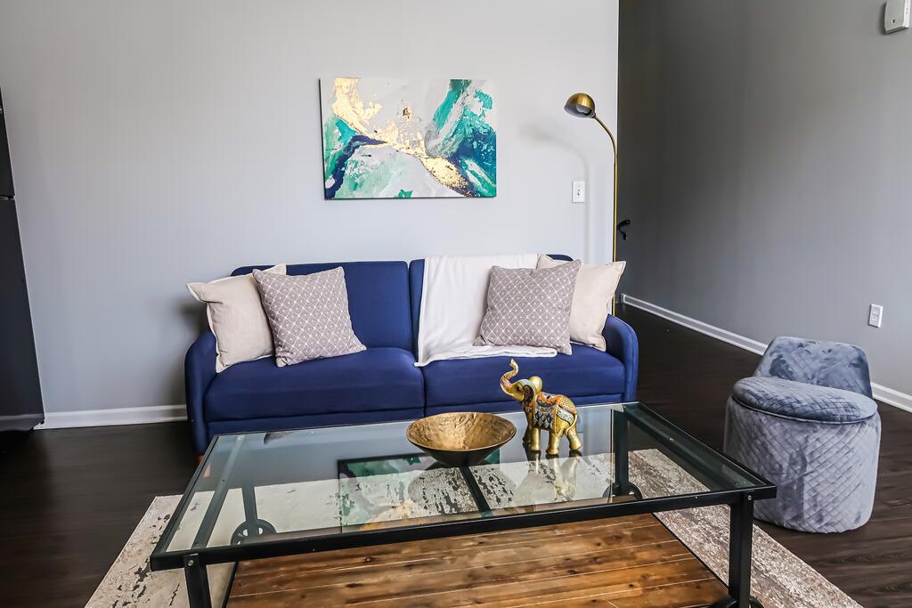 Extraordinary 1BR/1BA + Kitchen - Downtown KC - thumb 0