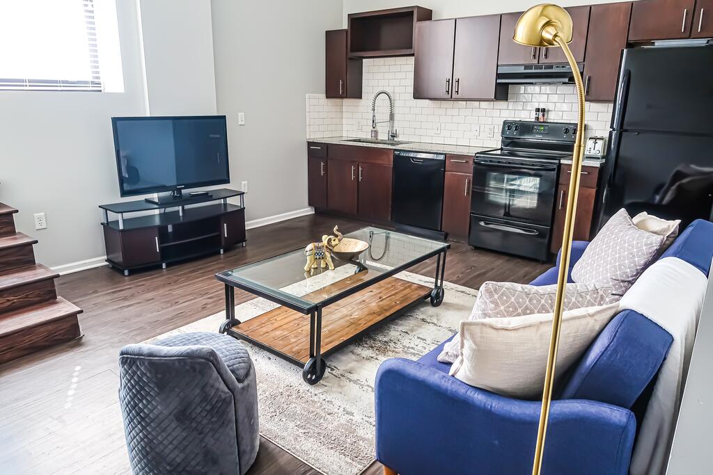 Extraordinary 1BR/1BA + Kitchen - Downtown KC - thumb 1