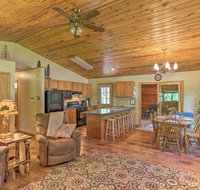 Family Cabin with Hot Tub  Patio - 9 Mi to Deadwood - Tourism Bookings