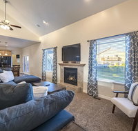 Family Fun Property Between Bear Lake Marina and Raspberry Square, Multiple Game Rooms, Sleeps 32, All New Furniture - Students Accommodation
