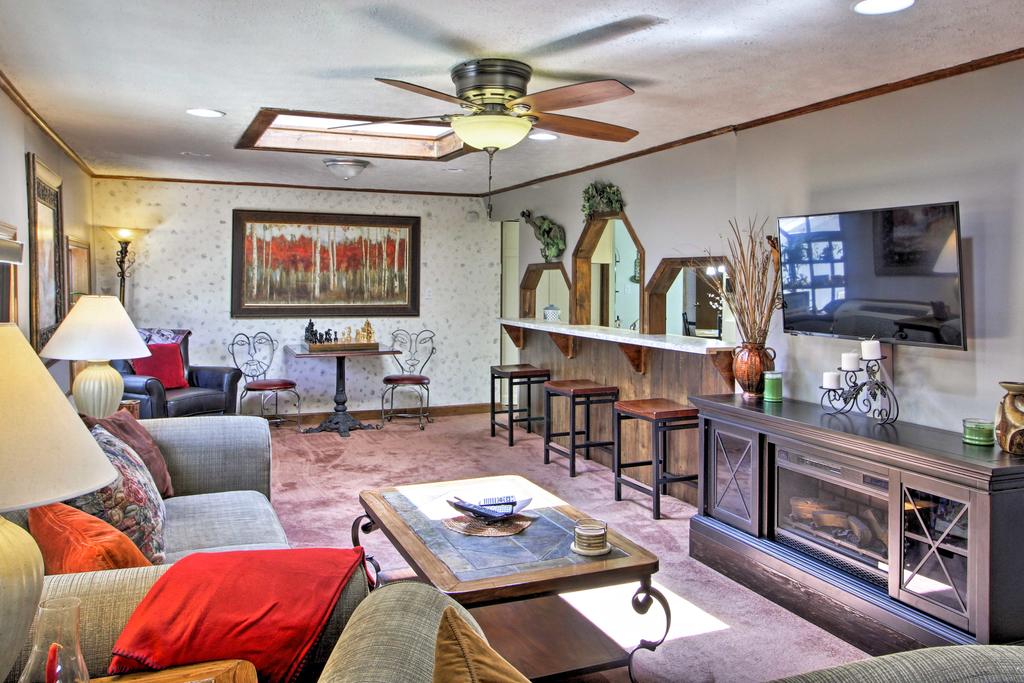 Family Getaway With Deck & Boat Slip, Walk To Lake! - thumb 1